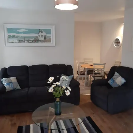 Amazing Location 1 Minute From Golf Club,